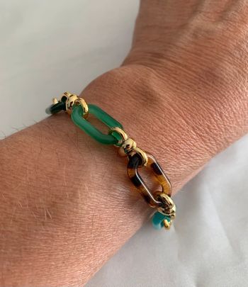 Bracelet chaîne dorée et maillons multicolores