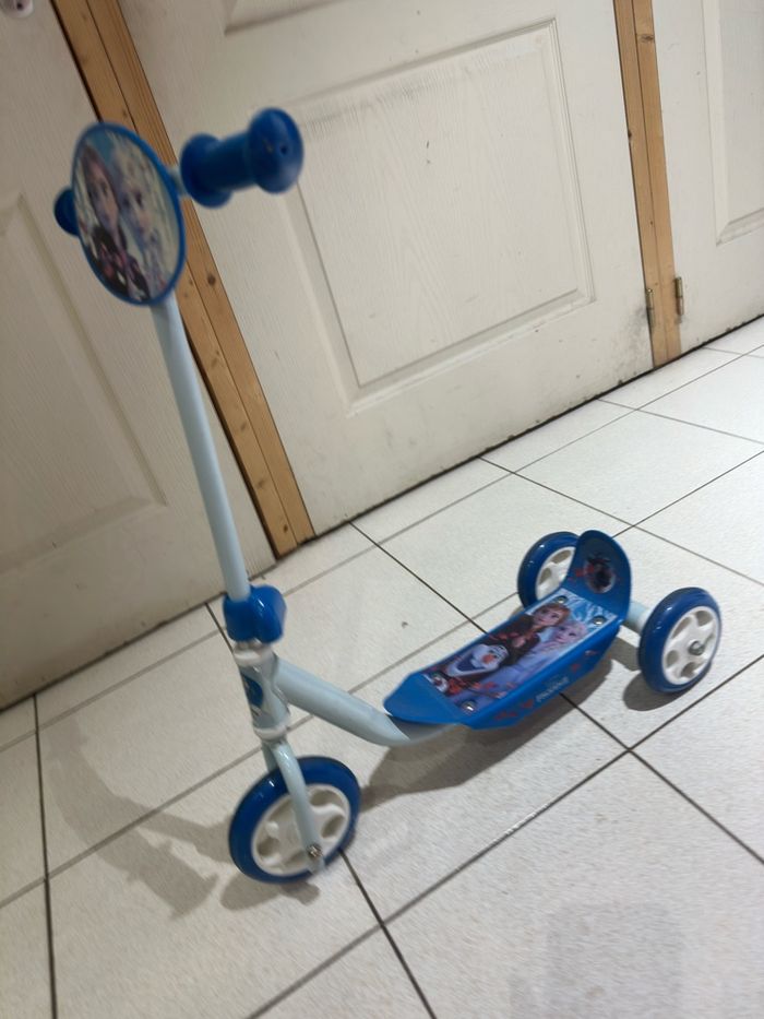 Trottinette reine des neiges