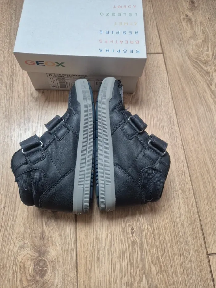 Chaussures geox grises et rouges pointure 29 - photo numéro 4