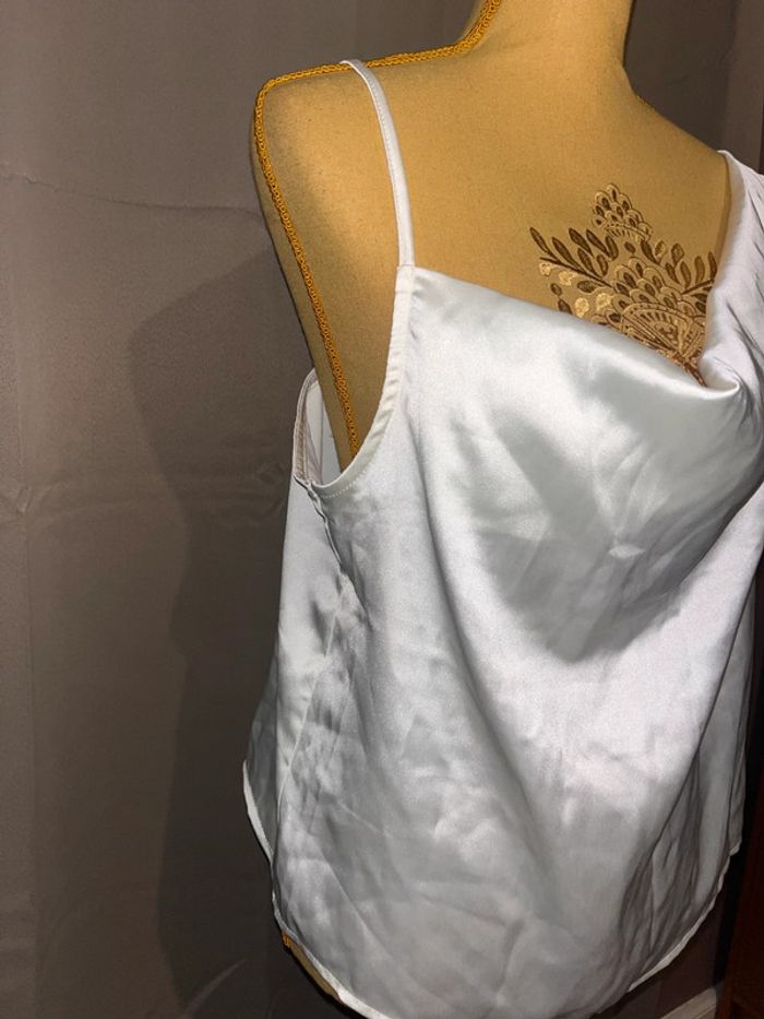 Debardeur en satin kiabi taille L neuf - photo numéro 4