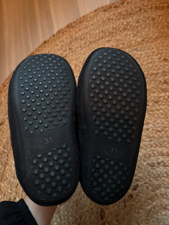 Chaussons minions t.31 Tbe - photo numéro 2