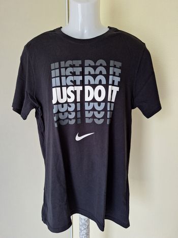 T-Shirt taille L marque Nike couleur noir