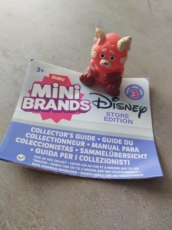 Mini brands Disney Store Édition - Panda roux du film Turning Red de Disney/ Pixar