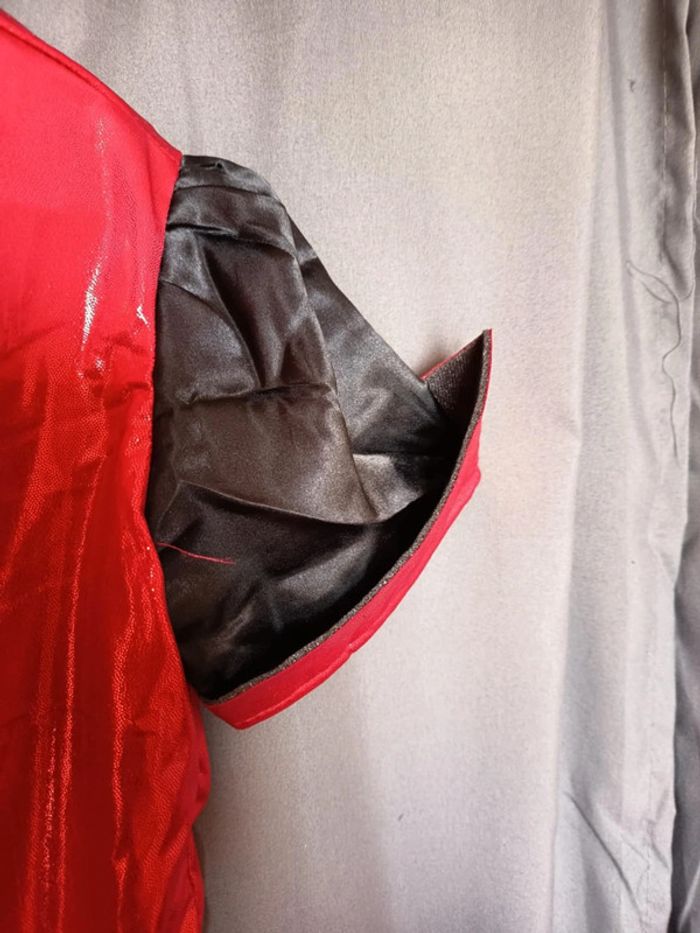 Costume enfant . Diablesse. les dimensions. Car je trouve bizarre la taille qu'ils mettent - photo numéro 7