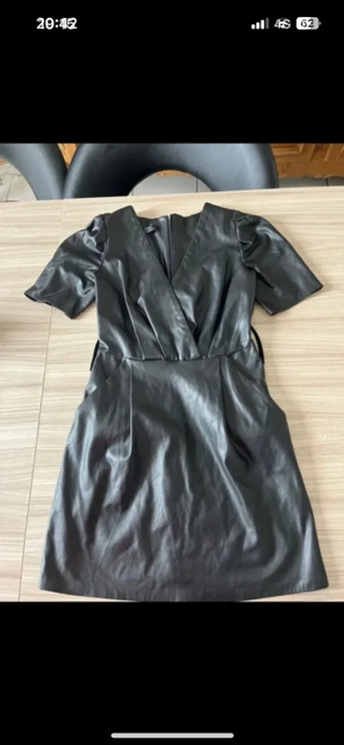 Robe simili cuir bershka