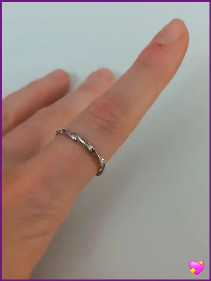 Bague argentée en acier inoxydable - photo numéro 2