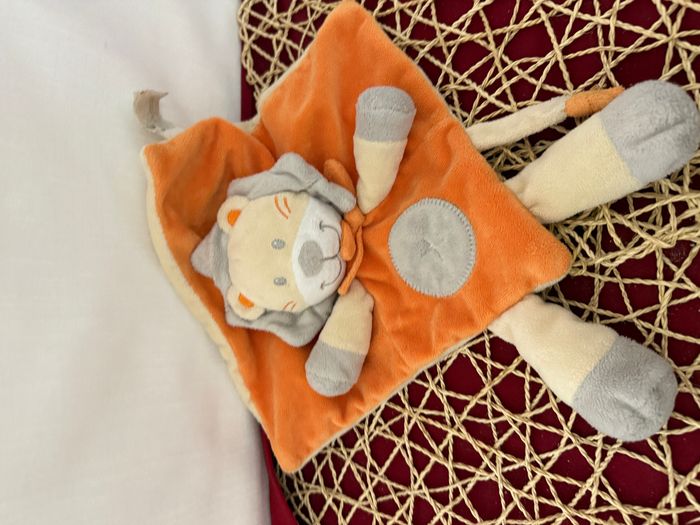 Doudou plat lion jaune orange gris NICOTOY - photo numéro 4