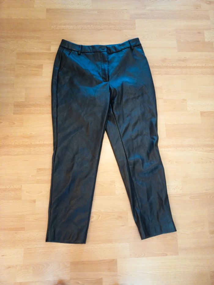 Pantalon façon cuir La Halle taille 42