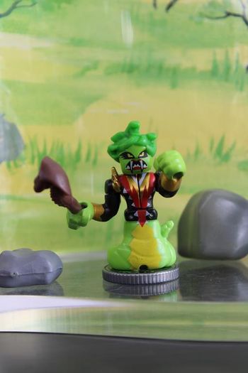Moose figurine Akedo Miss Slither