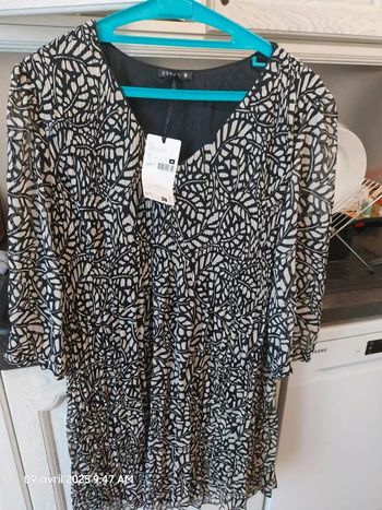 Robe évasée plissée col en V – taille 46 - Bréal