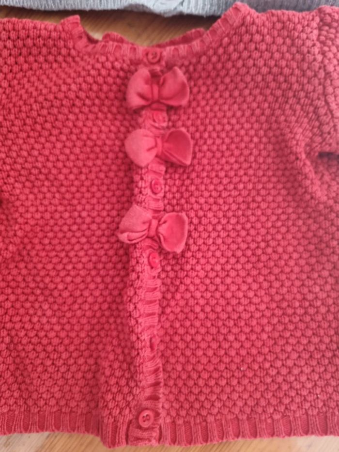 2 gilets filles 18 mois - photo numéro 6