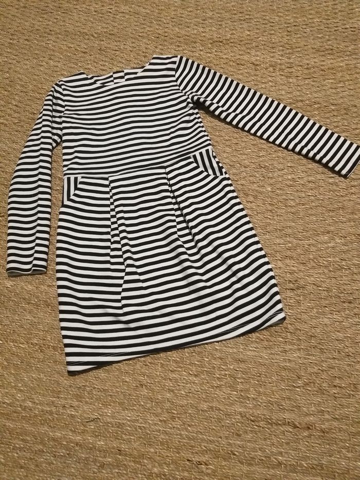 Robe rayée noire et blanche HM 8 ans