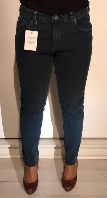 Jean boyfriend rétréci à ourlets bruts marque Asos