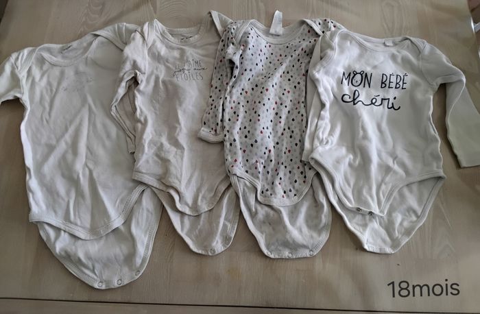 Lot de 4 bodies 18mois