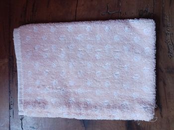 gant de toilette coton saumon et blanc neuf