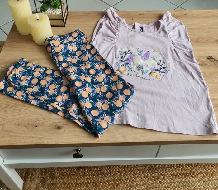 Lot gilet + legging + Tee-shirt et un lot de chouchous taille 10 ans en très bon état - photo numéro 2
