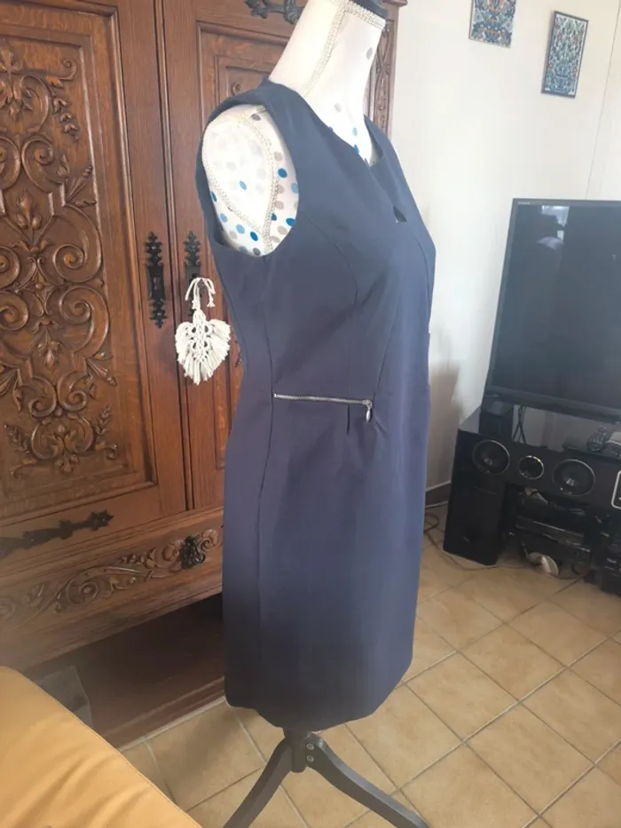 Jolie robe droite marine - photo numéro 4