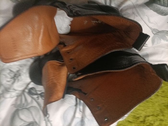 Bottines femme  Agnès  B  taille 39 en très très  bon état - photo numéro 5