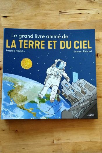 Le grand livre animé de la terre et du ciel
