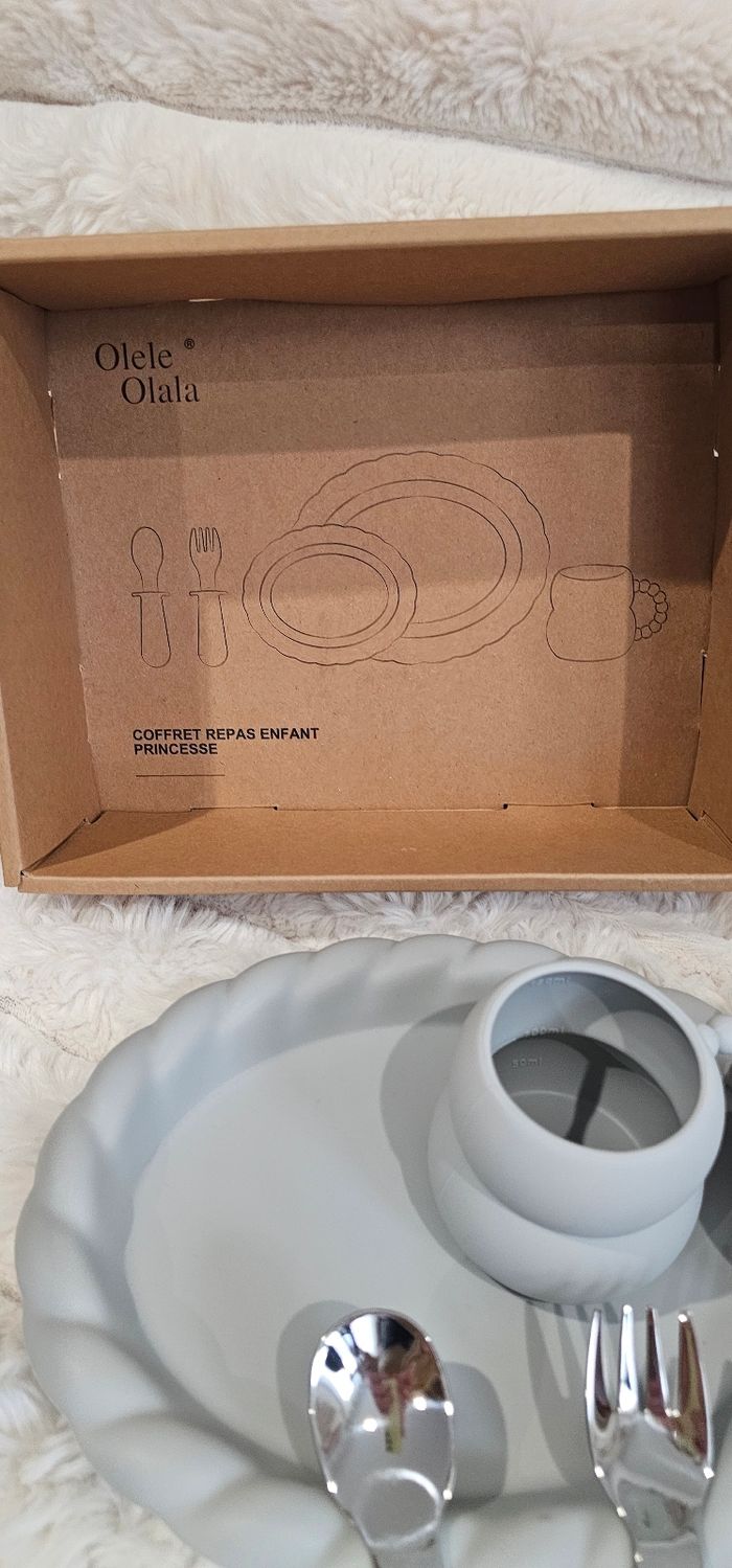 Magnifique coffret repas de Princesse gris Neuf - photo numéro 3