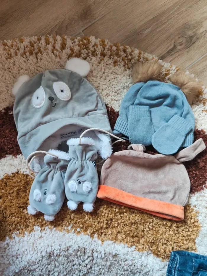 Lot bonnets / mouffles