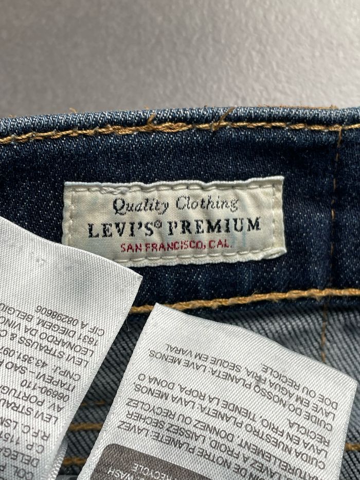 Jean Levi’s vintage couleur Bleu Brut avec couture jaune coupe 510 - Taille W 29 L32 - photo numéro 6