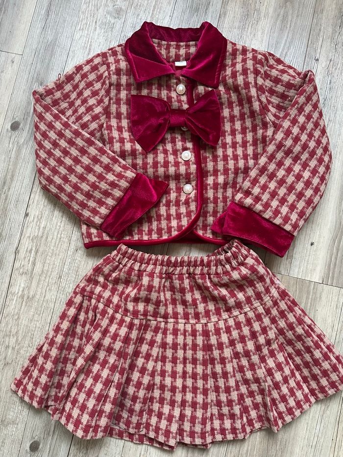 Ensemble fille jupe et veste rouge bordeaux 5 ans - photo numéro 6