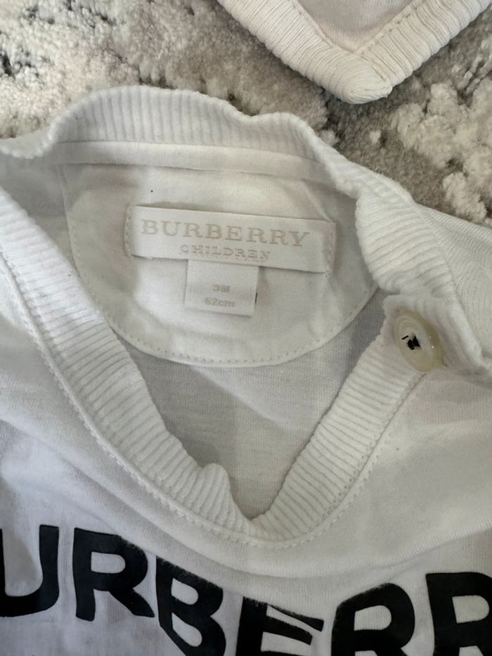 Body+bavoir Burberry 3mois - photo numéro 3