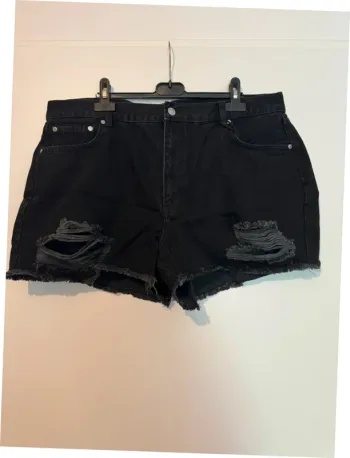 Short en jean noir