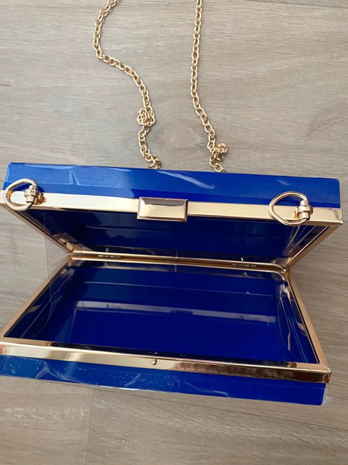 Pochette bleu indigo avec sa chaîne - photo numéro 2