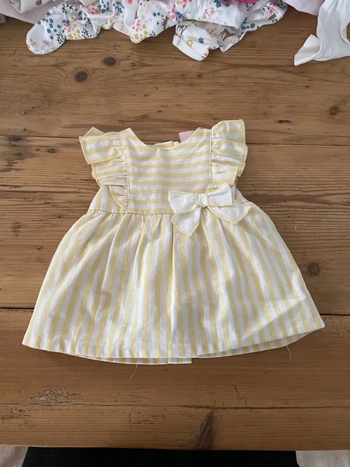 Superbe petite robe Boboli 1 mois