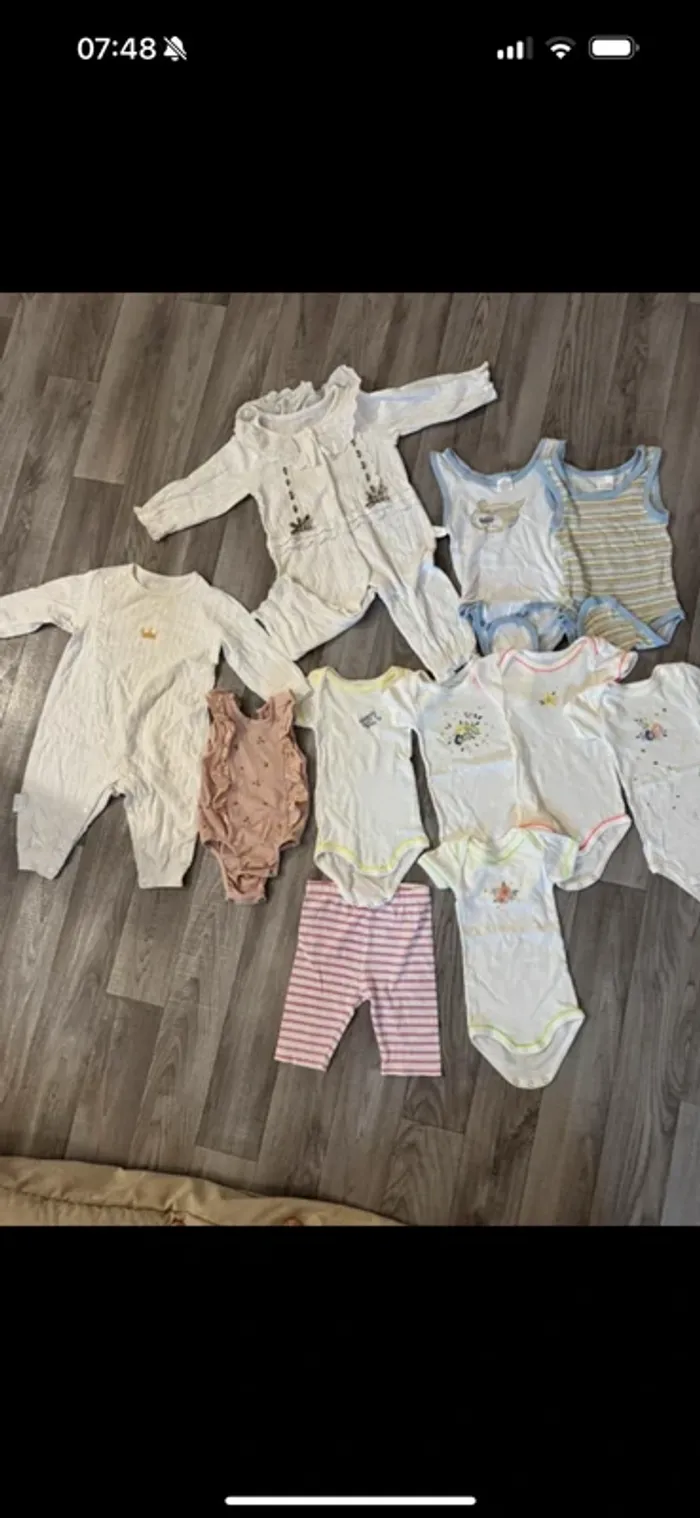 Très gros lot de vêtement fille 1 ans - photo numéro 2