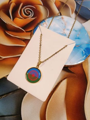 Collier drapeau voyageur