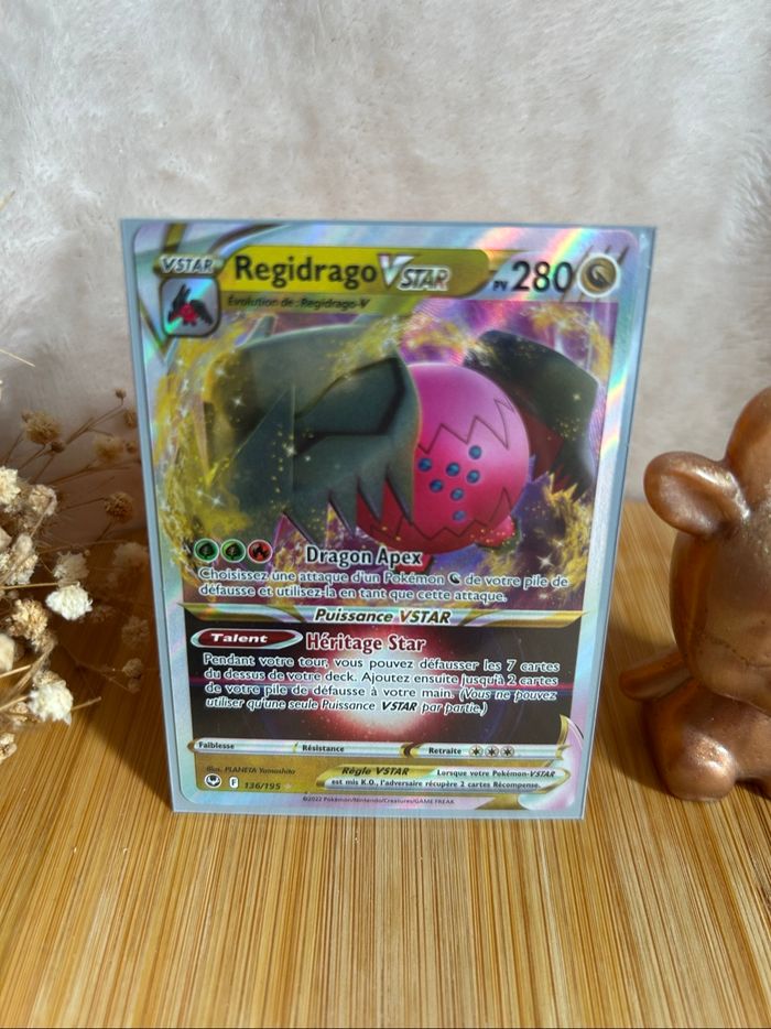 Carte Pokémon Regidrago VStar Rare - 136/195 de 2022 - photo numéro 2