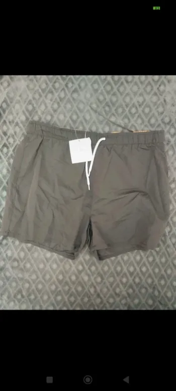 Short neuf