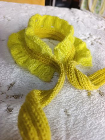 Foulard écharpe Col à volants jaune ruffled collar neuf fait main
