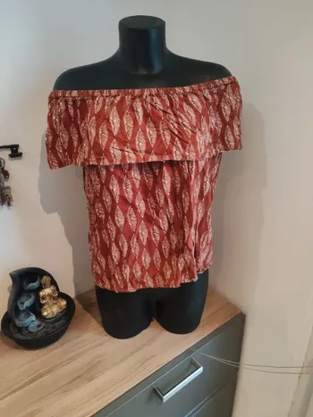 Top à épaules dénudées taille 42