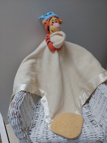 Disney - Doudou plat ecru Tigrou