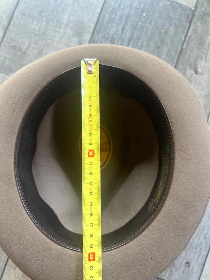 Chapeau vintage taille sur photo - photo numéro 9