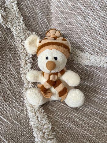 Peluche doudou 15cm enesco ours blanc beige bonnet et écharpe marron rayé très bon état