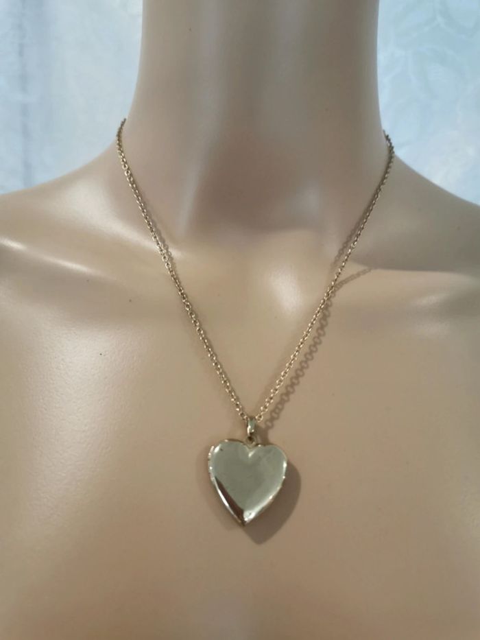 Collier. Doré.Médaillon cœur. - photo numéro 2