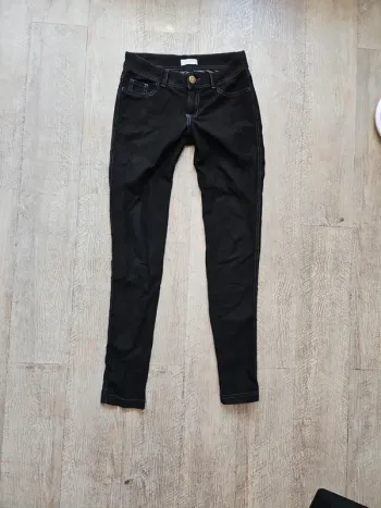 Pantalon noir style legging cache cache