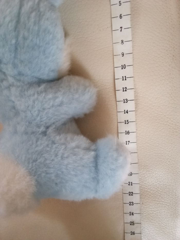 Peluche lapin bleu clair blanc assis Nounours  bicolore yeux durs plastique  nez noir bouche tissu rose clair style feutrine  ventre  blanc  vintage ancien  joli d'occasion - photo numéro 4