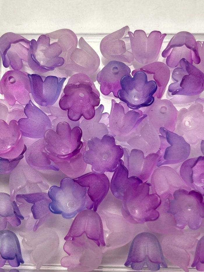 A500, lot de 50 perles clochettes givrées