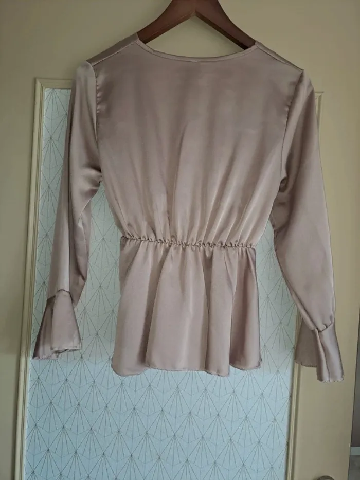 Superbe blouse beige new collection 5eme saison comme neuve 36 à 40 - photo numéro 4