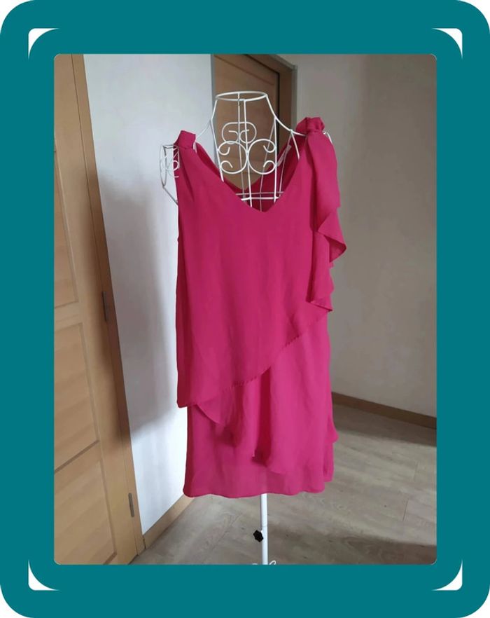 Robe sans manche fluide rose fushsia à volants Camaieu