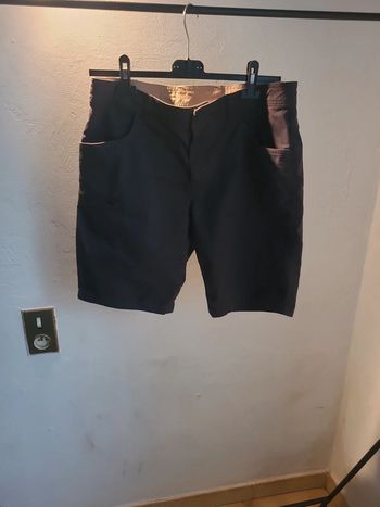 Short homme quechua