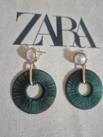 Boucles d'oreilles verte foncé doré avec perles 