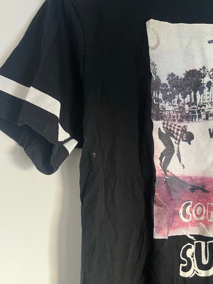 Teeshirt noir avec imprimé blanc gris et rose - photo numéro 4