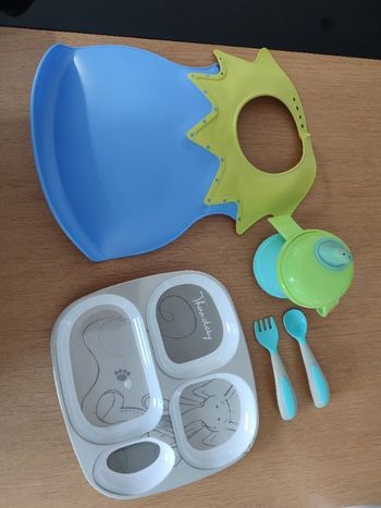 Lot de vaisselle bébé